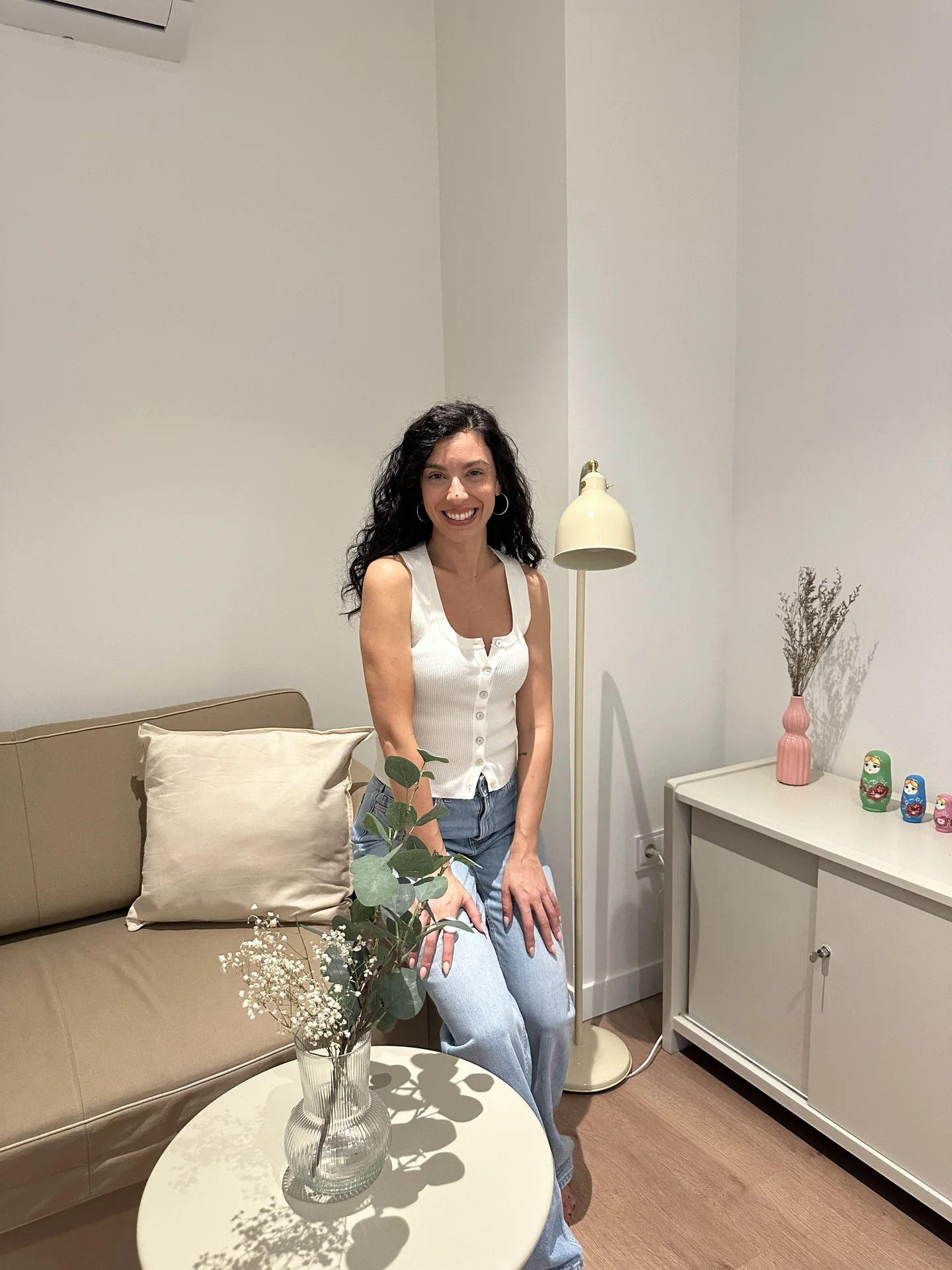 Natalia Pitarch en el despacho de psicología de Reconecta Contigo